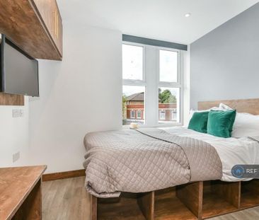 1 bedroom in a house share to rent - Photo 2