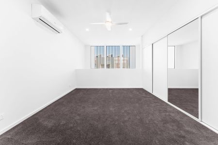 One year old property for lease - Tonsley campus - Photo 5