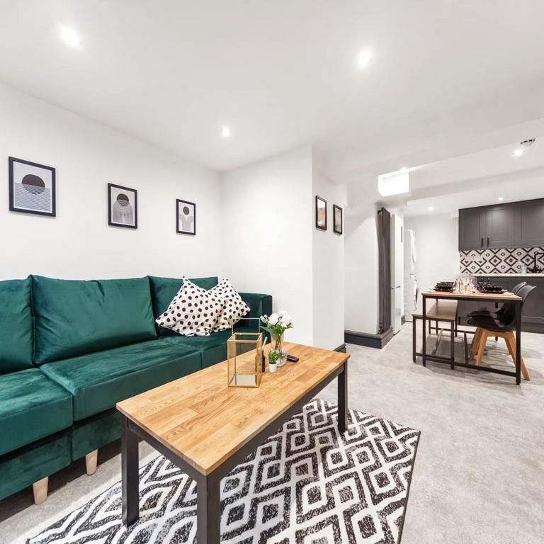 1 bedroom in a house share to rent - Photo 1