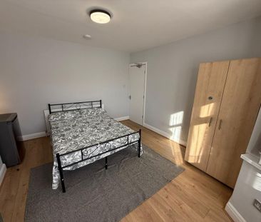 5 bedroom terraced house to rent - Photo 4
