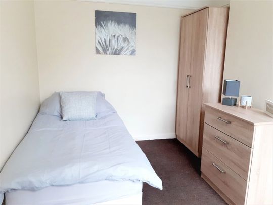 Room in a Shared House, Gray Street, L20 - Photo 1