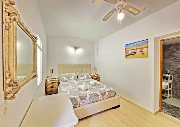Villa for rent in Cumbre del Sol with 5 bedrooms