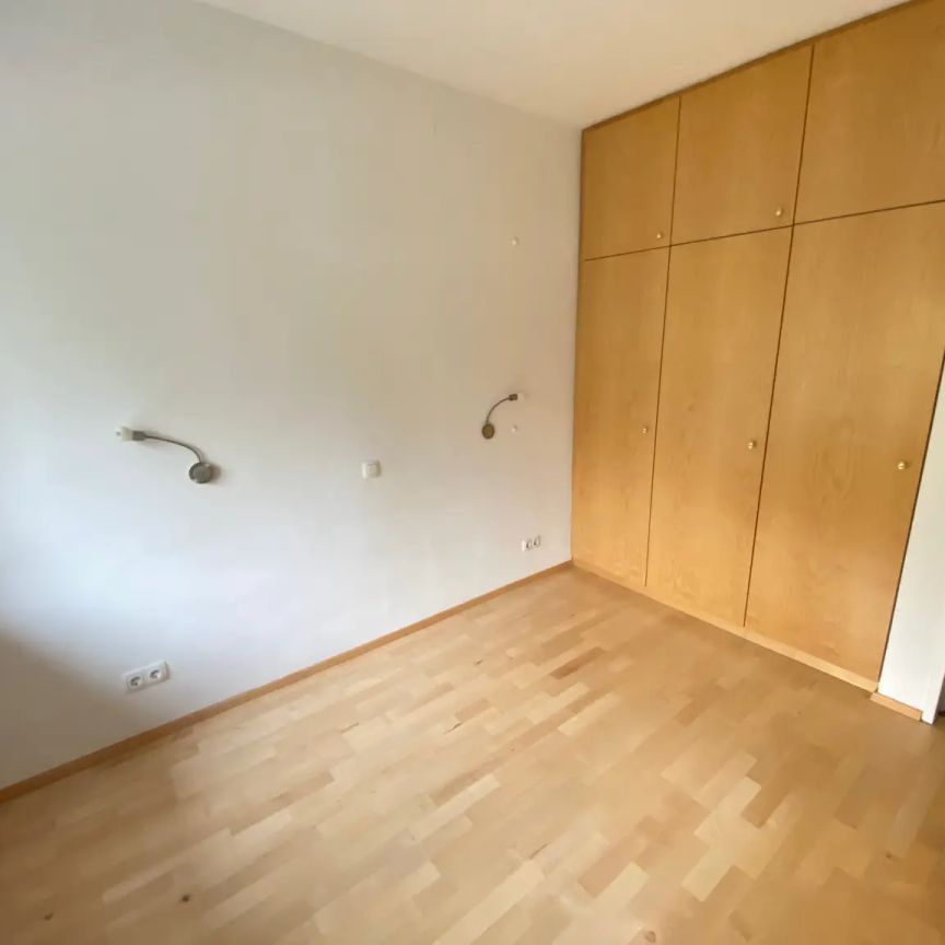 GEPFLEGTE 4 ZIMMER ALTBAUWOHNUNG IN DER EISENHANDSTRASSE - Photo 1