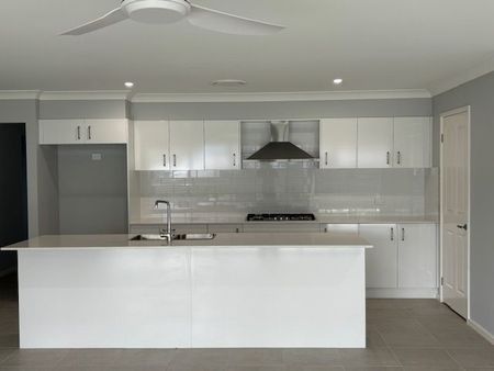 Hamptons Inspired Living in Taylors Landing! - Photo 4