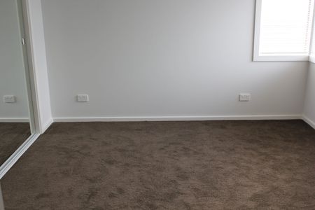 3 Bedroom Stylish Townhouse - Photo 5