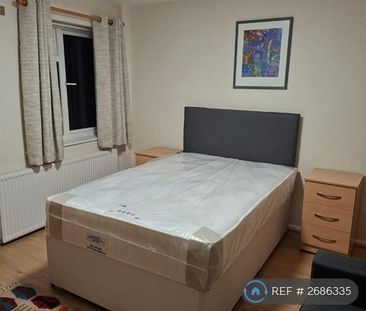 1 bedroom in a flat share to rent - Photo 2