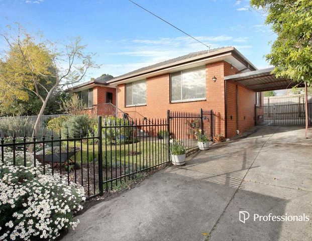 Beautiful Home in Chadstone! - Photo 1