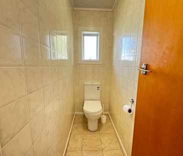 Spacious Family Home in Central of Pukekohe - Photo 5