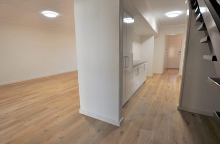TERRIFIC TOWNHOUSE - 4x1 Renovated + Low Maintenance Yard - Photo 3