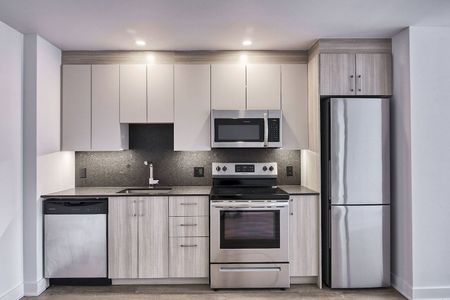 30 Saint Joseph Boulevard Est - Photo 5