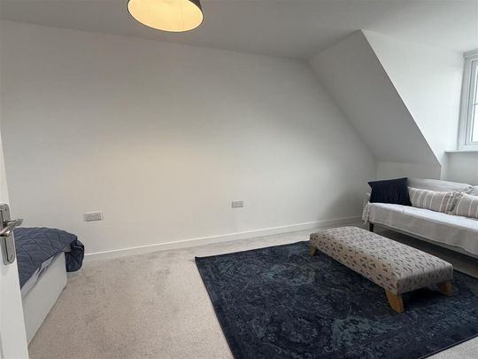 4 bedroom semi-detached house to rent - Photo 1