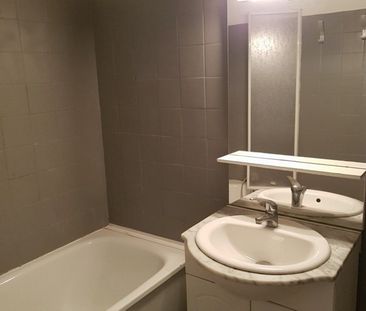 Location Appartement 3 pièces 61m² MARIGNANE 13700 - Photo 3