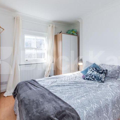 Arranged over two floors located in a period conversion on Chapel Market - Photo 1
