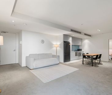 Sophisticated City Edge Living with Space, Style & Convenience - Photo 4