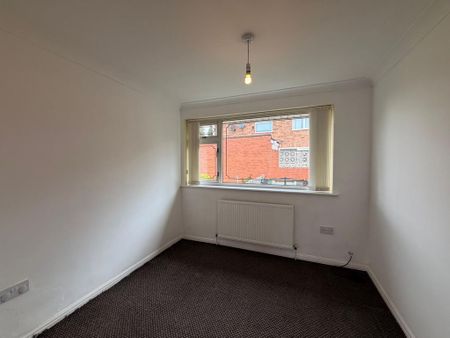 4 bedroom semi-detached house to rent - Photo 2