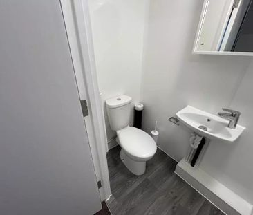 1 bedroom in a house share to rent - Photo 5