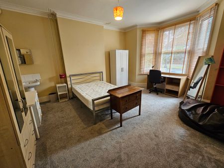 8 Bed Student Accommodation - Photo 4