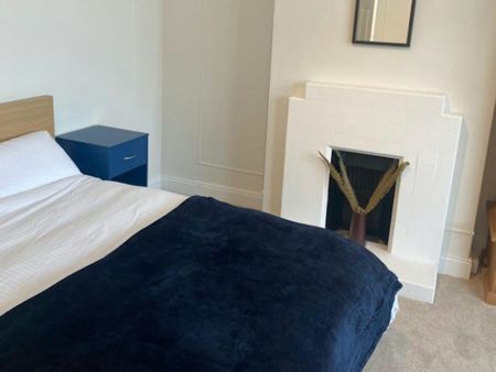 Flat to rent on - Photo 2