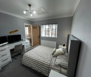 4 Bedroom Detached To Let - Photo 5