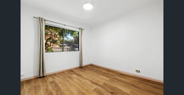 Peaceful ground floor beach side apartment in a prime location! - Photo 1