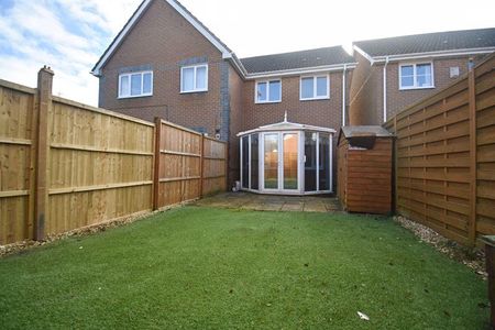 2 bedroom semi-detached house to rent - Photo 5