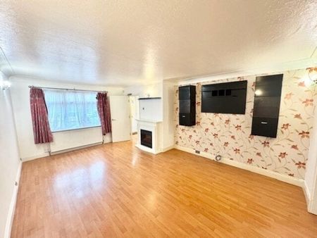 White Hart Lane, Romford, RM7 8LX, Property for rent - Photo 2