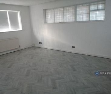 4 bedroom detached house to rent - Photo 2