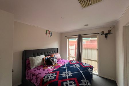 Modern 4-Bedroom Home with Multiple Living Areas - Photo 5