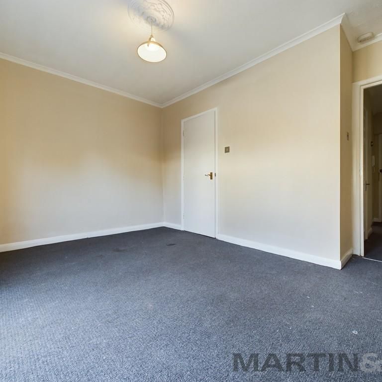 1 bedroom ground floor flat to rent - Photo 1