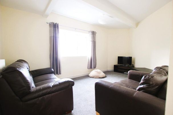 6 bedroom semi-detached house to rent - Photo 1