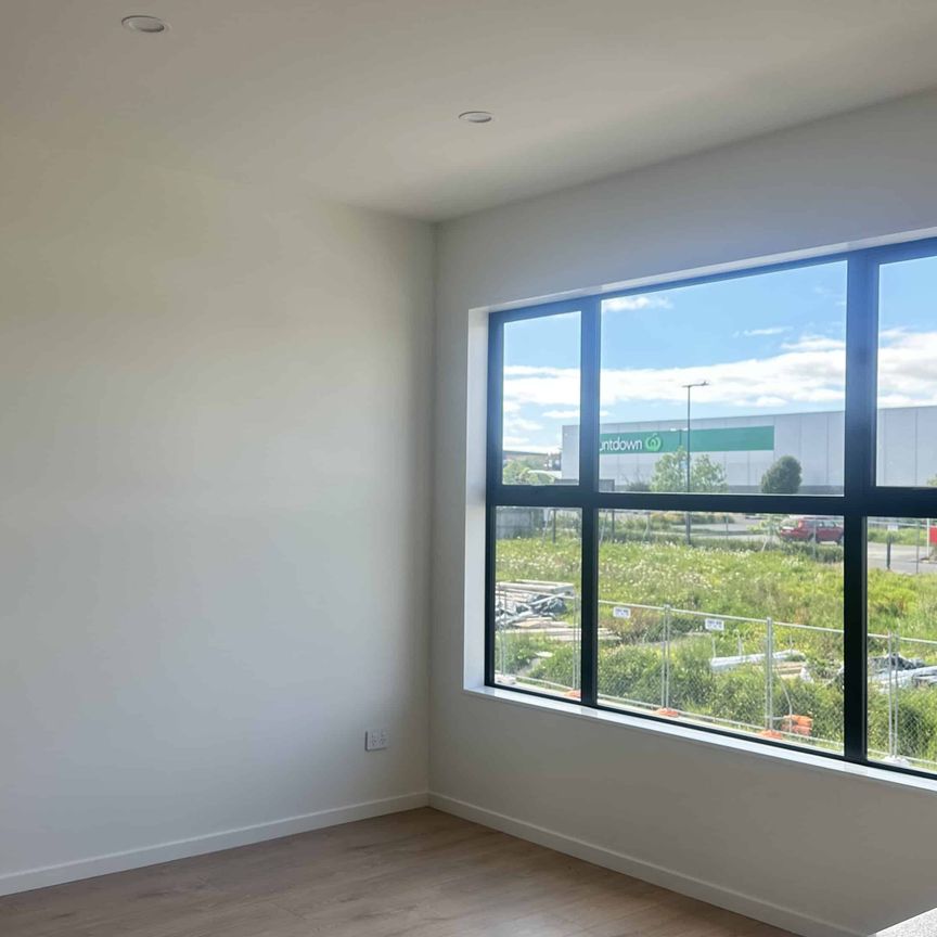 Brand New 4 Bedroom Townhouse in Hobsonville - Photo 1