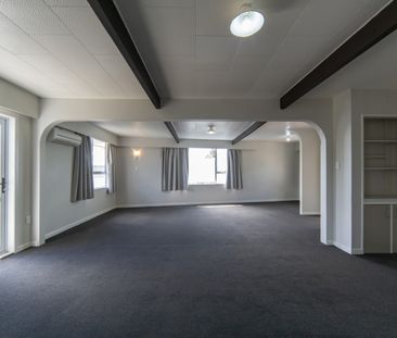 Beautifully presented four-bedroom property - Photo 4