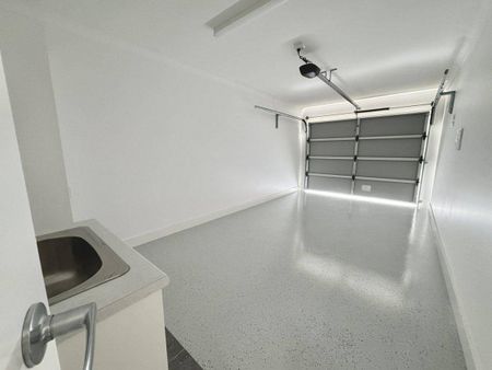 Cozy and comfortable, brand new unit! - Photo 2