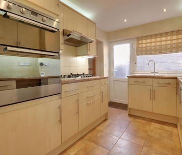 3 bedroom end of terrace house to rent - Photo 2