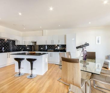 3 bedroom flat to rent - Photo 6