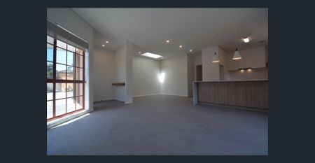 Charming Home in Prime Yarraville Location - Photo 3