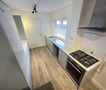 3 bedroom terraced house to rent - Photo 6