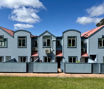 93a Kelburn Parade, Kelburn - Photo 1