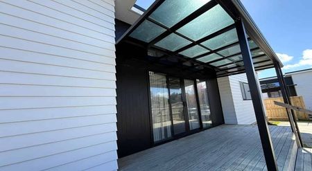 4-BEDROOM HOUSE | MANUREWA - Photo 2