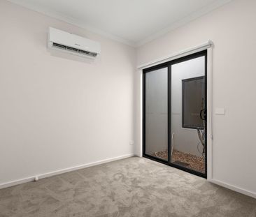 17 Corinth St, Manor Lakes, Vic 3024 - Photo 2