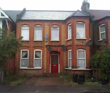 27 Valentines Road, Ilford, IG1 - Photo 4