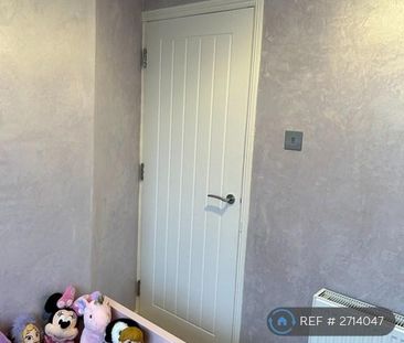 2 bedroom terraced house to rent - Photo 2