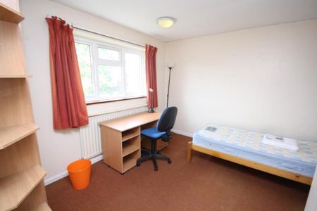 Franklin Court, Guildford, Surrey, GU2 8ED - Photo 5