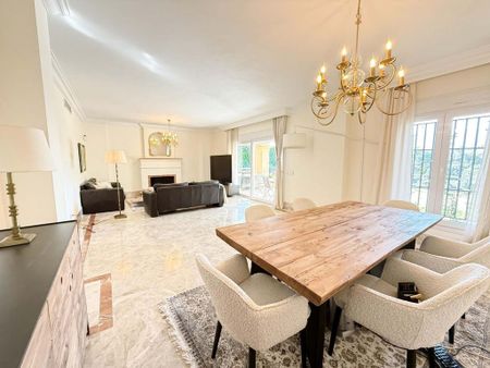 Luxury Semidetached House for rent in Málaga, Andalusia - Photo 2