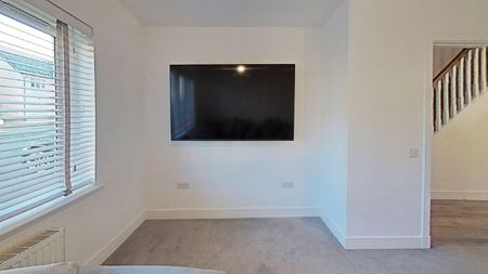 4 bedroom detached house to rent - Photo 4