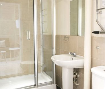 A modern studio flat situated in a period building ideally located ... - Photo 4