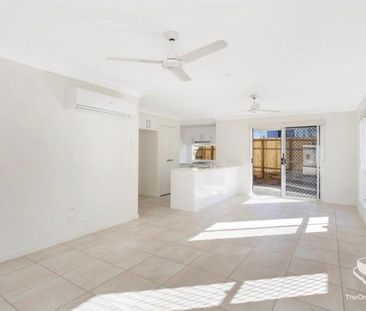 3 BED, A/C, MINUTES TO GATEWAY Large living space unit, gas cooktop... - Photo 6