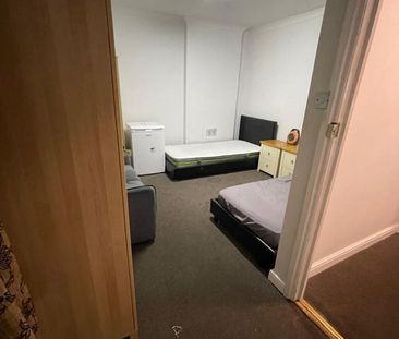 Room in a Shared House, London Road, SW16 - Photo 1