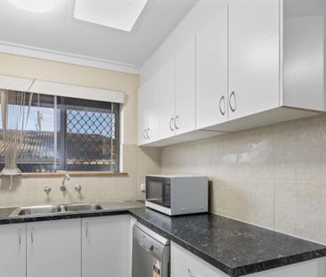 2 BEDROOM AND 1 BATHROOM UNIT IN BENTLEY! - Photo 4