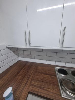 Great West Road, Hounslow TW5, London - Photo 1